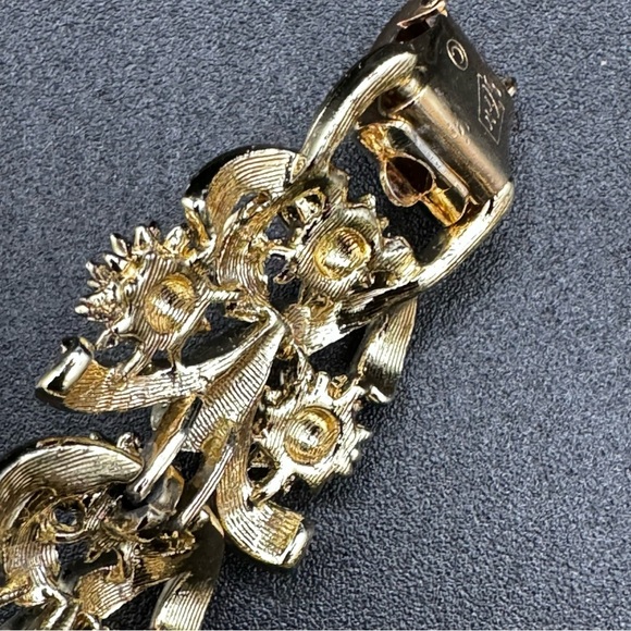 Vintage Signed Coro Pegasus Mid Century Gold Tone Ornate Textured Bracelet 7in - Picture 13 of 14